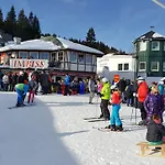 Haus Seasons 3*